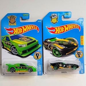 2016 hot wheels set of 2 cars...